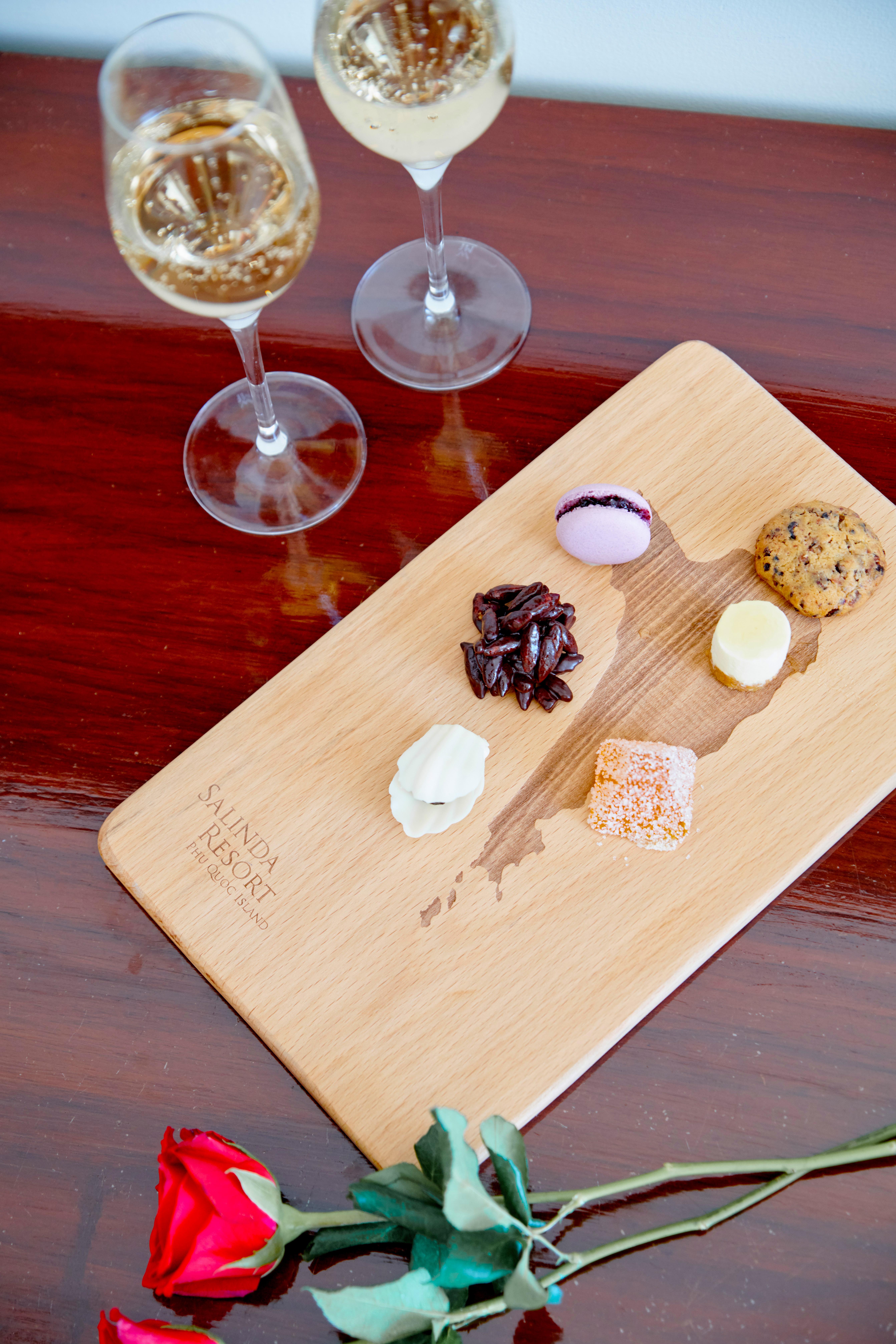 Salinda Resort Phu Quoc - Sparkling Wine Breakfast Exterior photo A selection of desserts at the restaurant