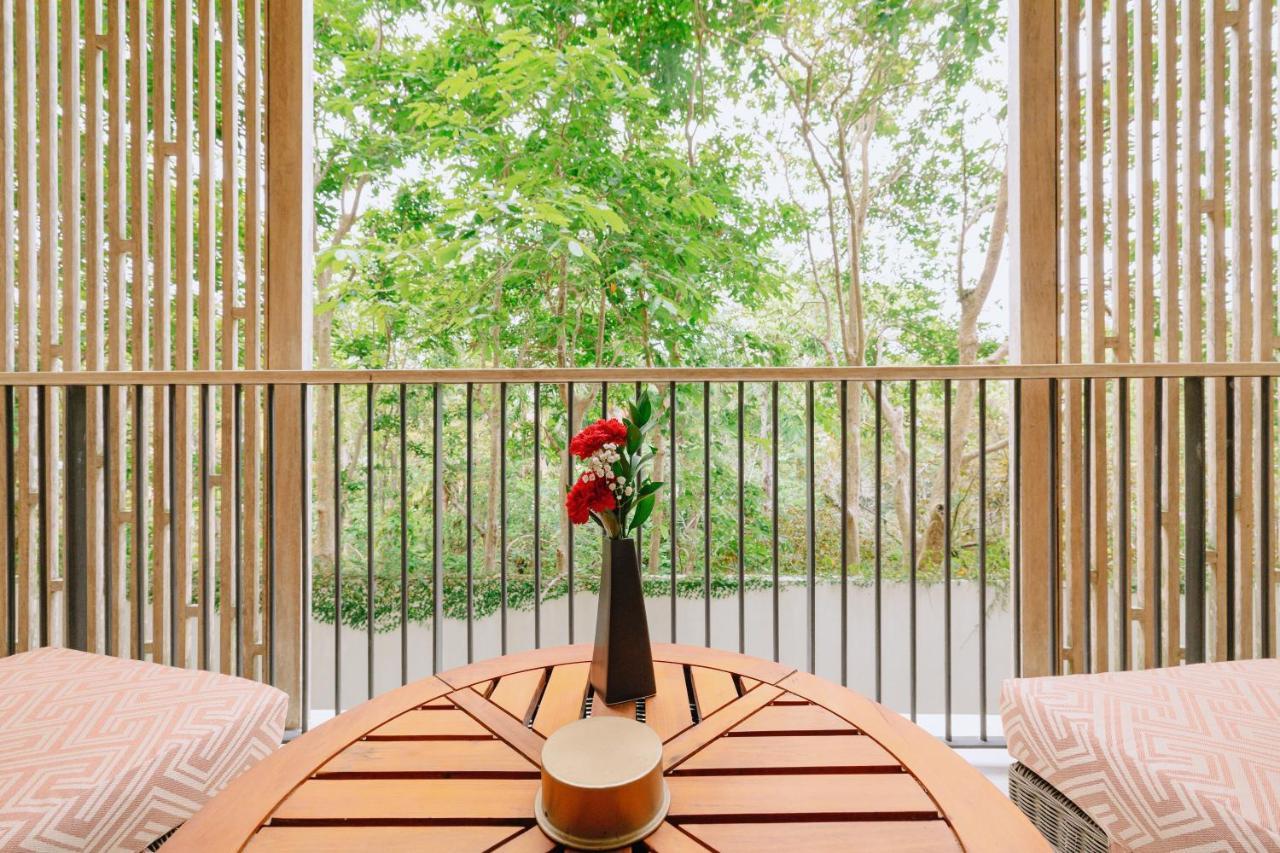 Salinda Resort Phu Quoc - Sparkling Wine Breakfast Exterior photo A view of the garden from the living room