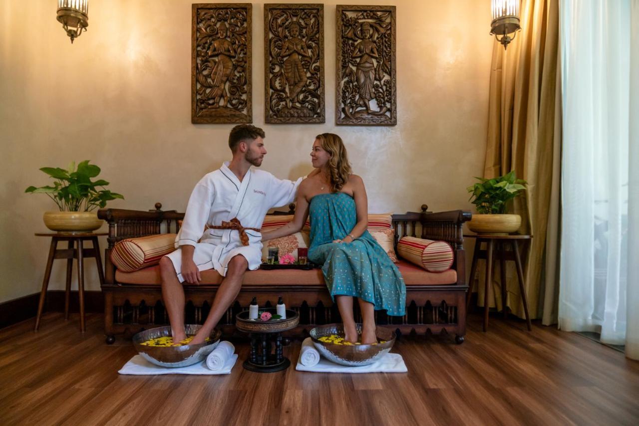 Salinda Resort Phu Quoc - Sparkling Wine Breakfast Exterior photo A couple at a spa